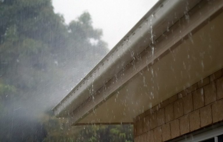 Roof Gutter Rainwater Collection Systems for Rainwater Tanks